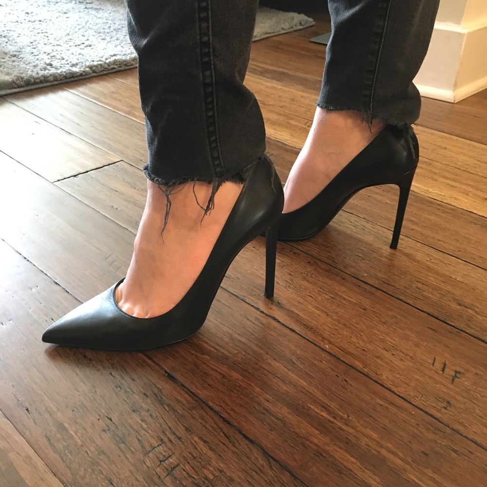 Yves Saint Laurent pumps 🙌